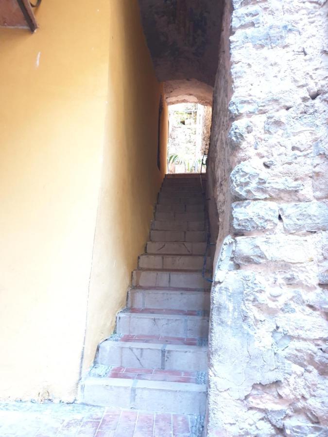 Charmant Studio Avec Coin Nuit - Vieille Ville Climatise Menton Exteriör bild